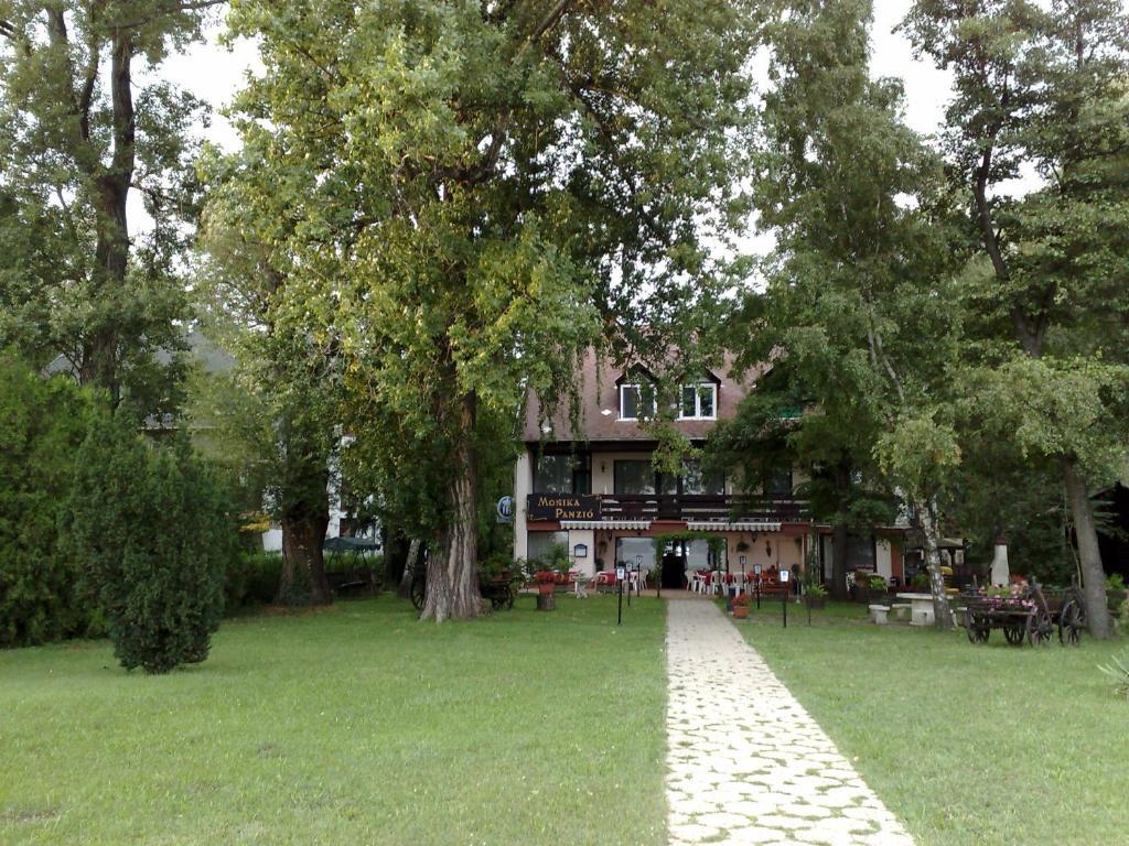 Monika Panzio Hotel Tata Exterior photo